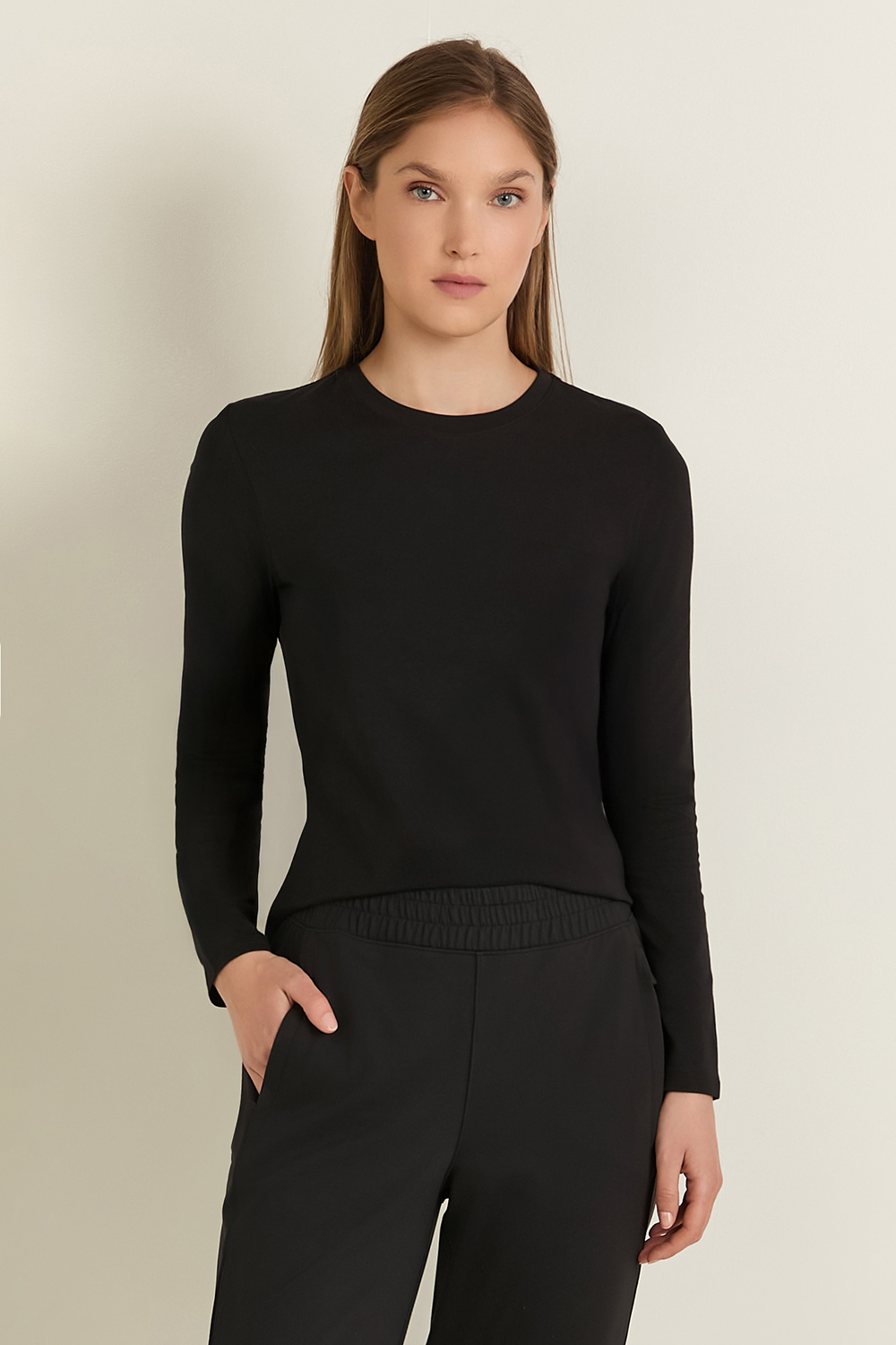 תמונת דוגמן קידמית של Love Long-Sleeve Shirt