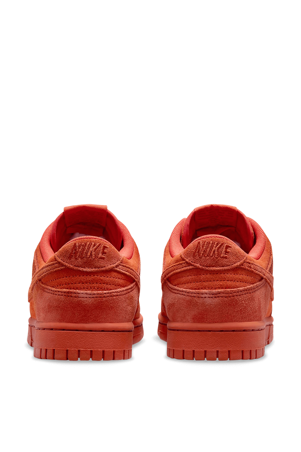 תמונה אחורית של נעלי סניקרס דאנק