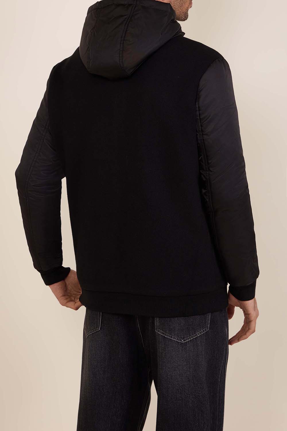 תמונת דוגמן אחורית של ז'קט בריפוד קל