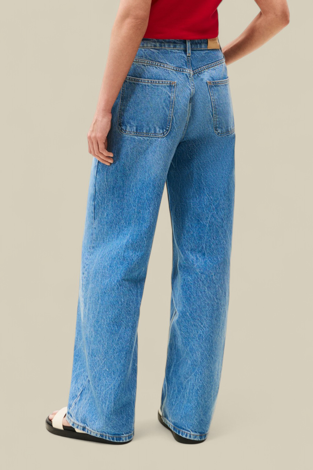 תמונת דוגמן אחורית של מכנסי ג'ינס