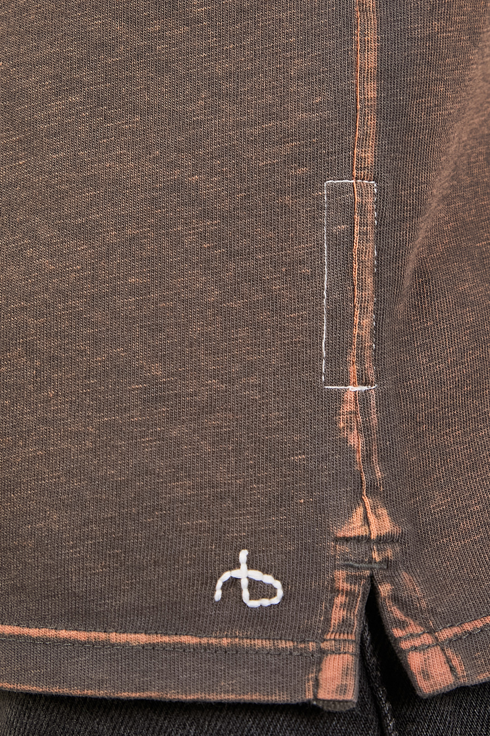 תמונת תקריב דוגמן של חולצת טי