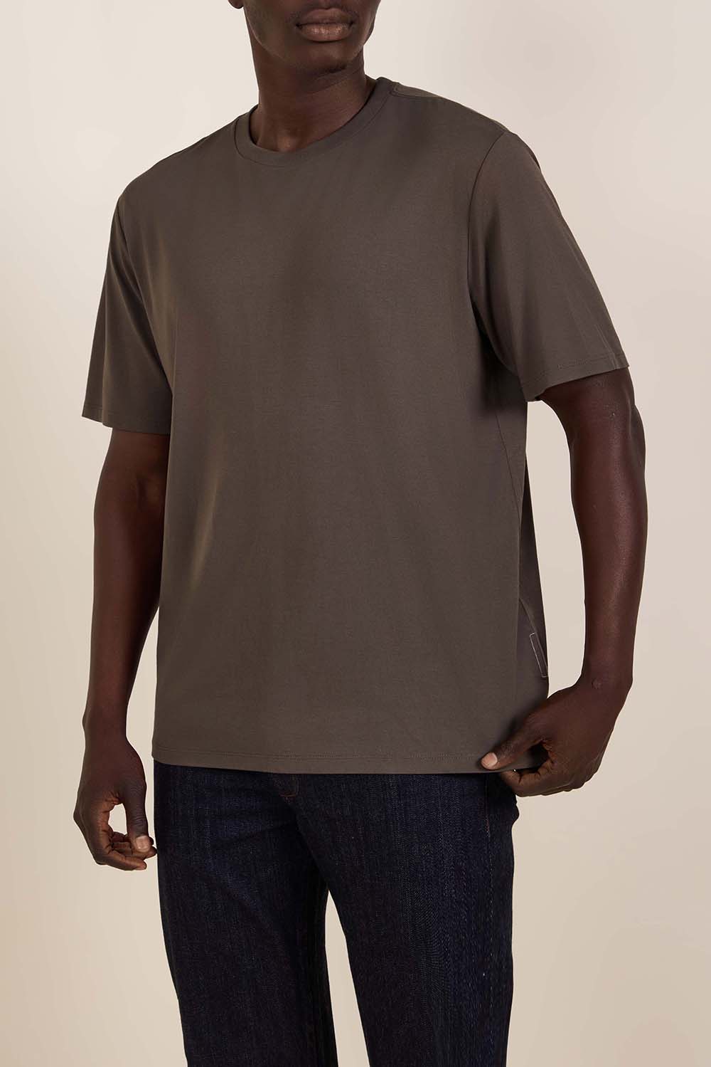 תמונת דוגמן קידמית של חולצת טי